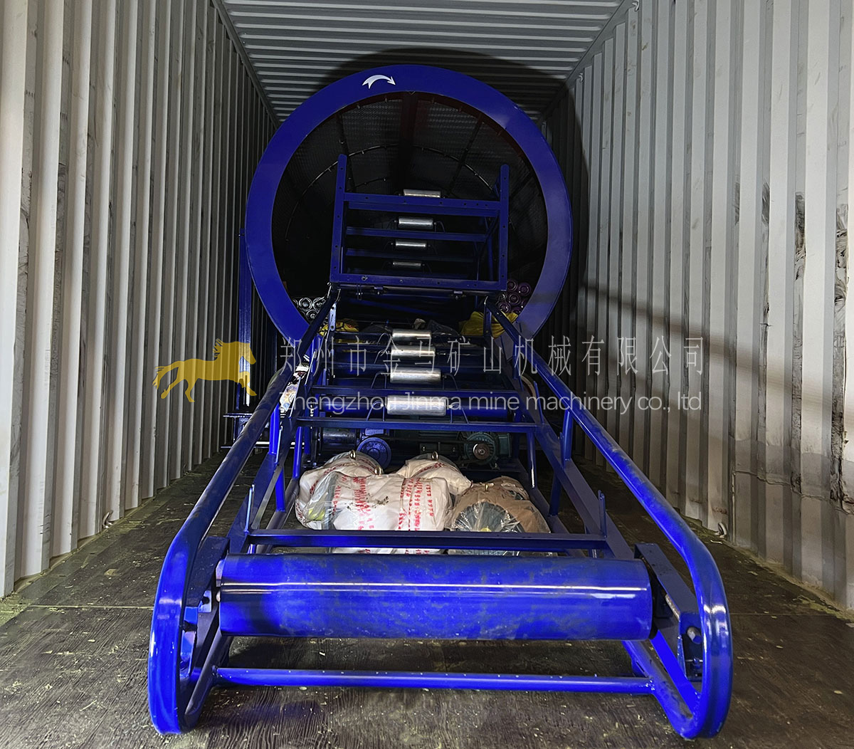 On September 4th, the garbage sorting equipment transported to Chile began to be loaded and shipped.