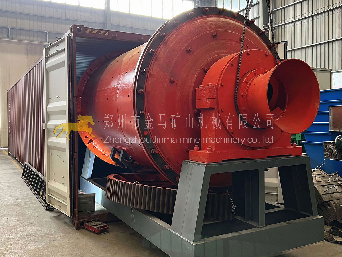 Jinma machinery successfully loaded the cabinet and delivered the new ball mill, which promoted the industrial upgrading and upgrading.